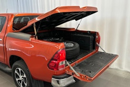 oranssi Toyota Hilux 2018 kuva 15.
