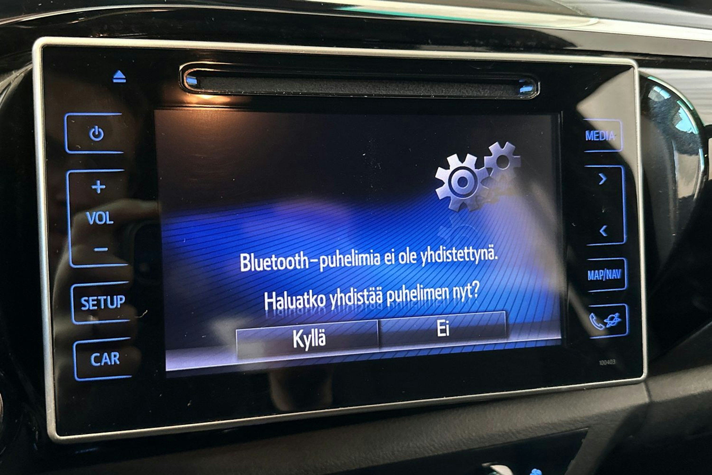oranssi Toyota Hilux 2018 kuva 18.