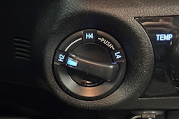 oranssi Toyota Hilux 2018 kuva 22.