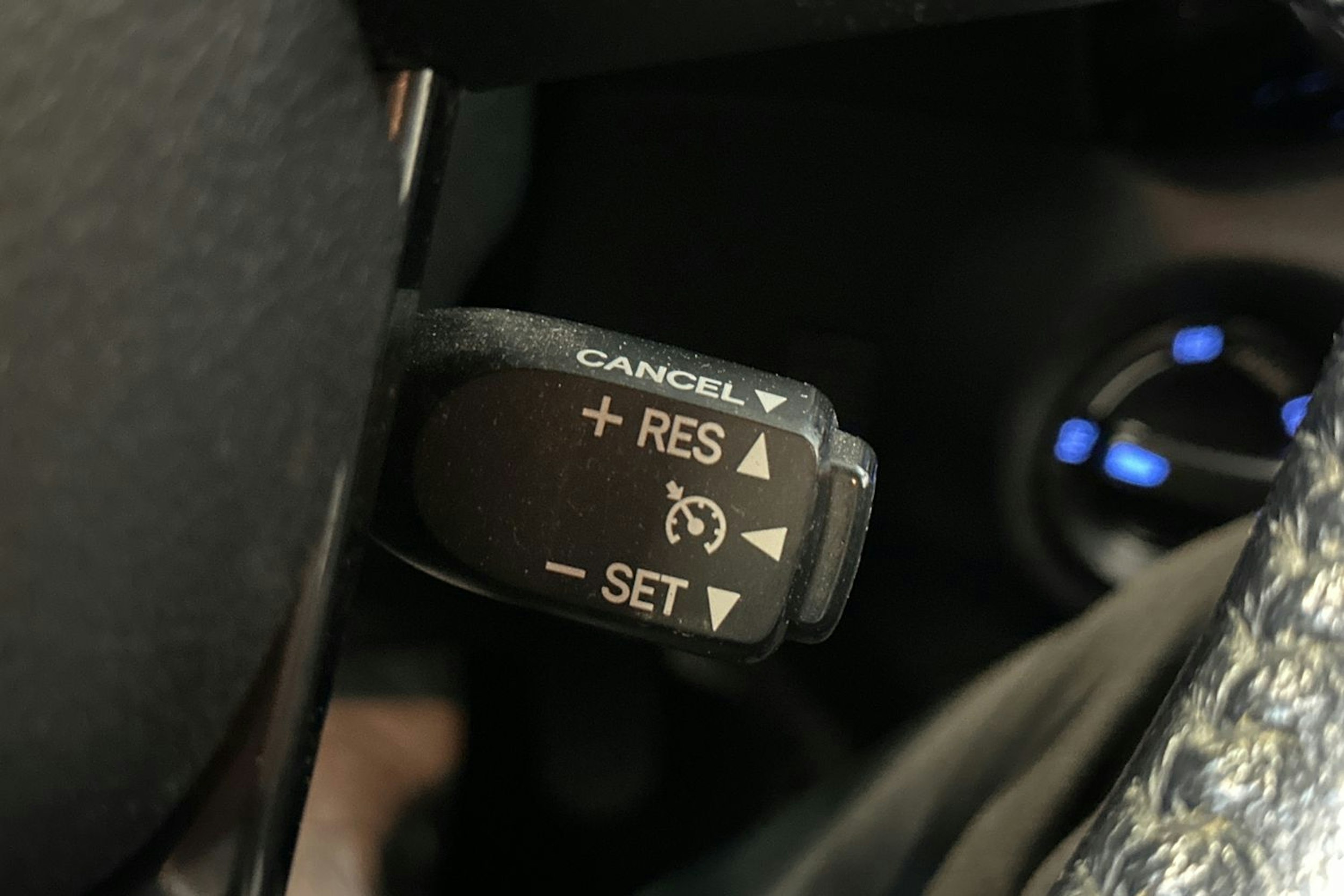 oranssi Toyota Hilux 2018 kuva 25.