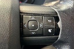 oranssi Toyota Hilux 2018 kuva 27.