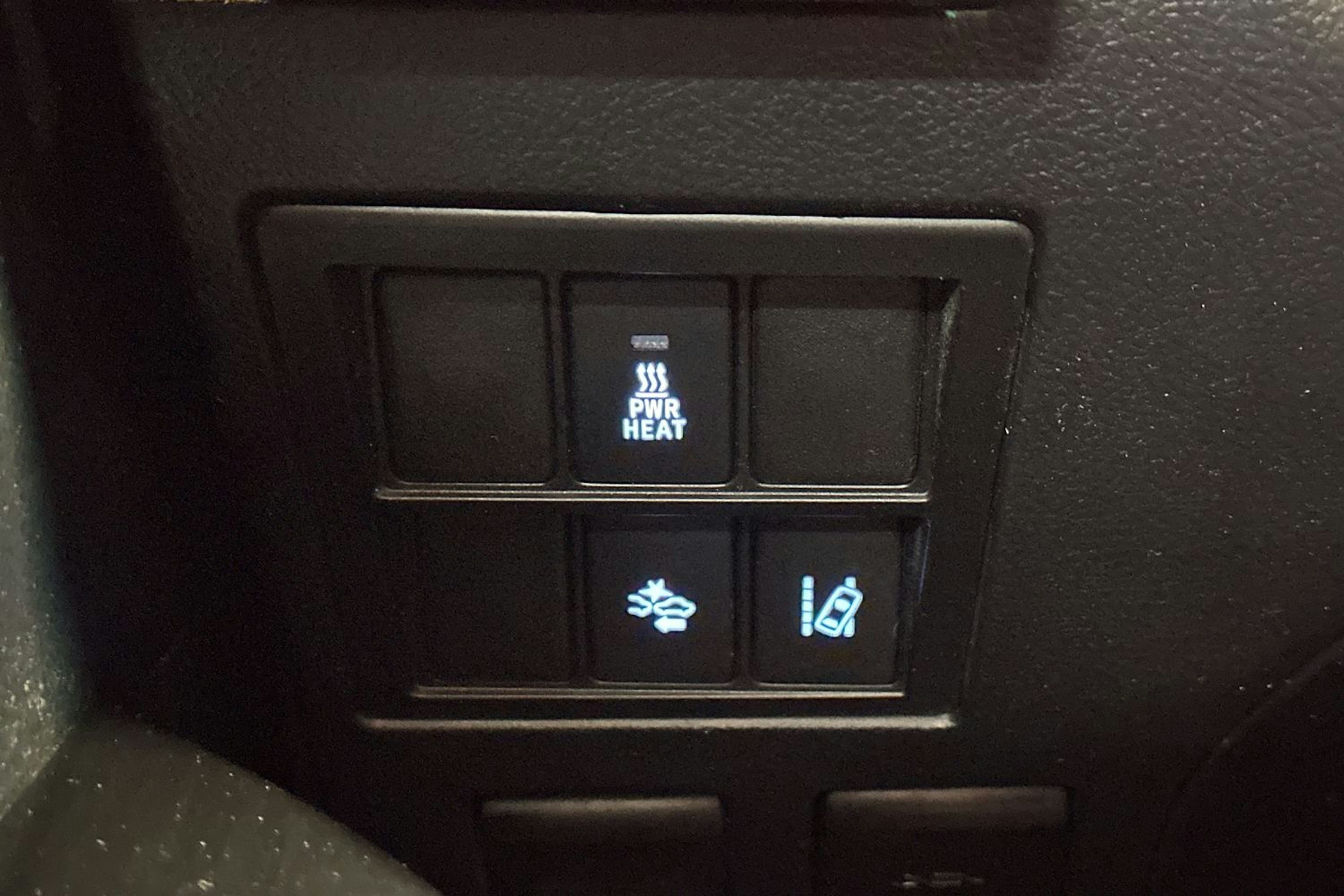 oranssi Toyota Hilux 2018 kuva 29.