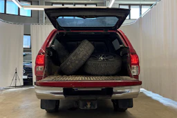 punainen Toyota Hilux 2019 kuva 4.