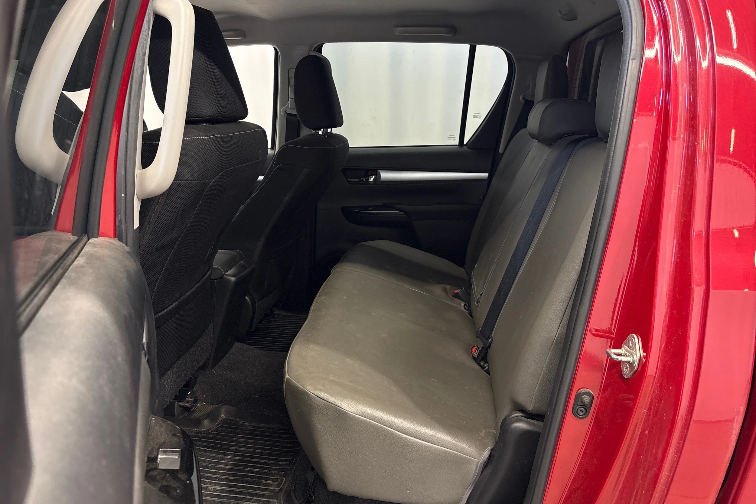 punainen Toyota Hilux 2019 kuva 5.