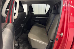 punainen Toyota Hilux 2019 kuva 5.