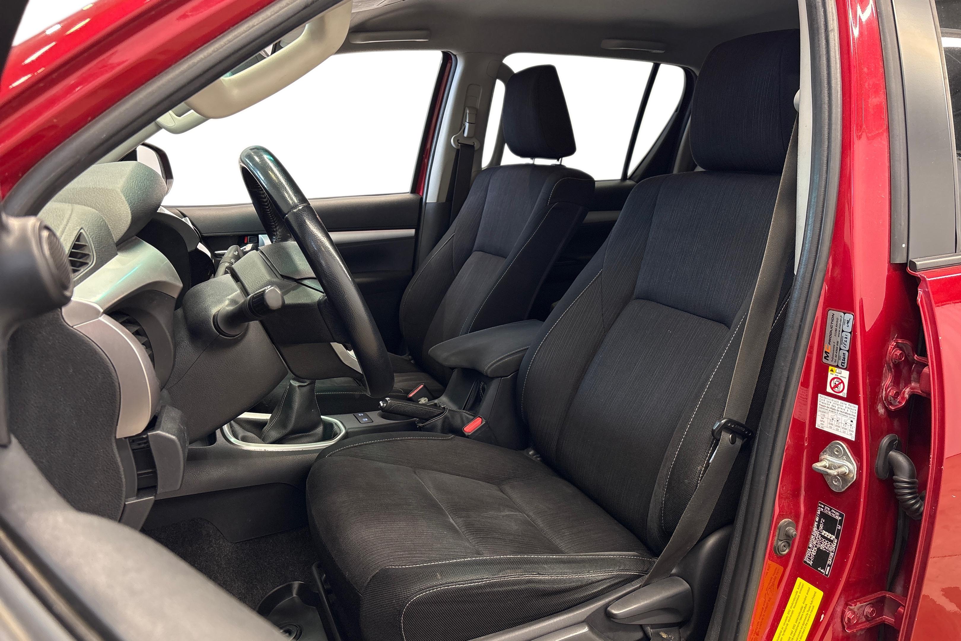 Toyota Hilux 2019, kuva 7/25