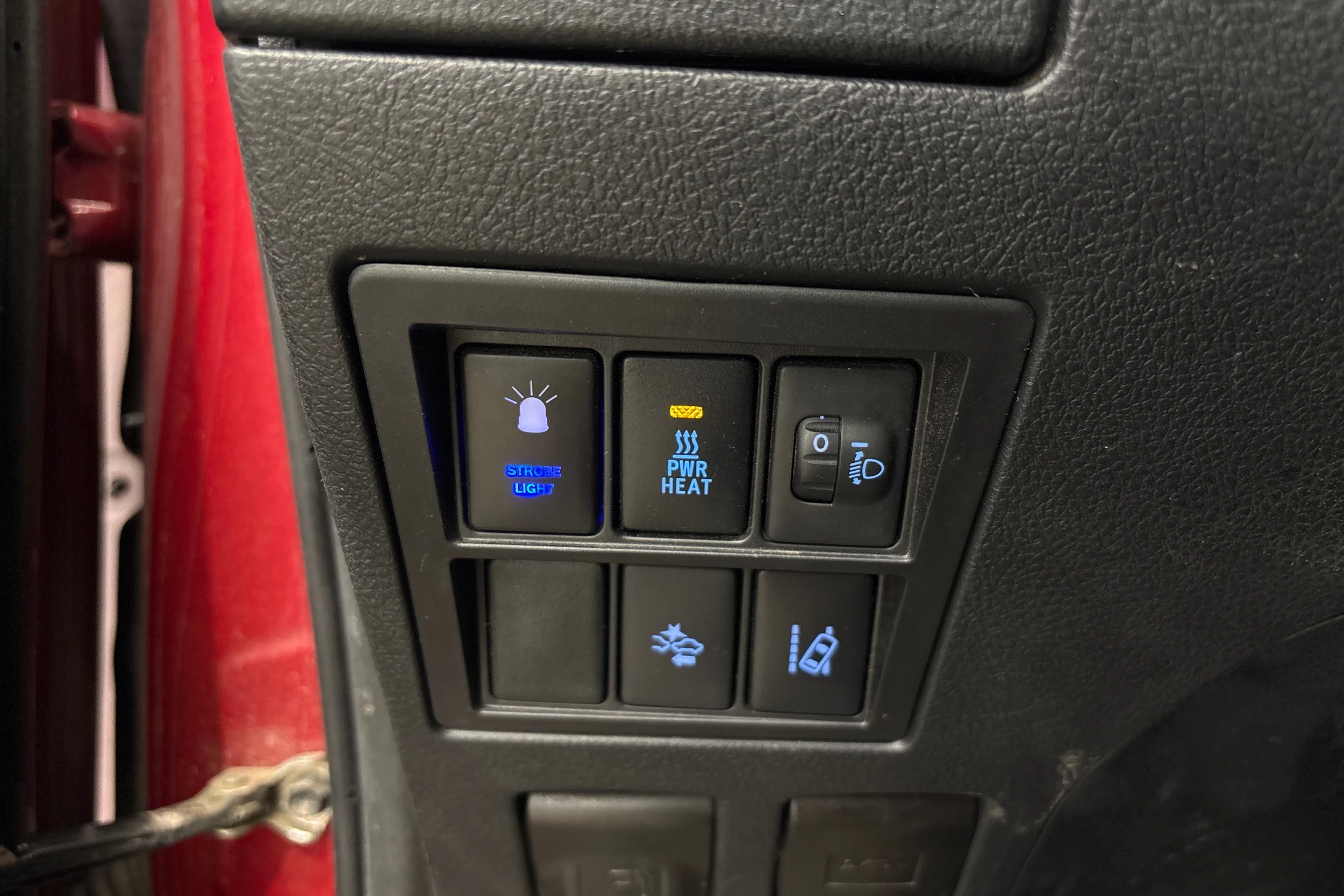 punainen Toyota Hilux 2019 kuva 8.