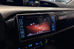 punainen Toyota Hilux 2019 kuva 14.