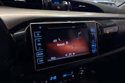 punainen Toyota Hilux 2019 kuva 15.