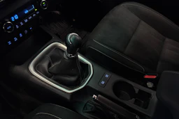 punainen Toyota Hilux 2019 kuva 19.