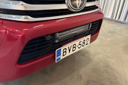 punainen Toyota Hilux 2019 kuva 21.