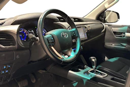 harmaa Toyota Hilux 2019 kuva 8.