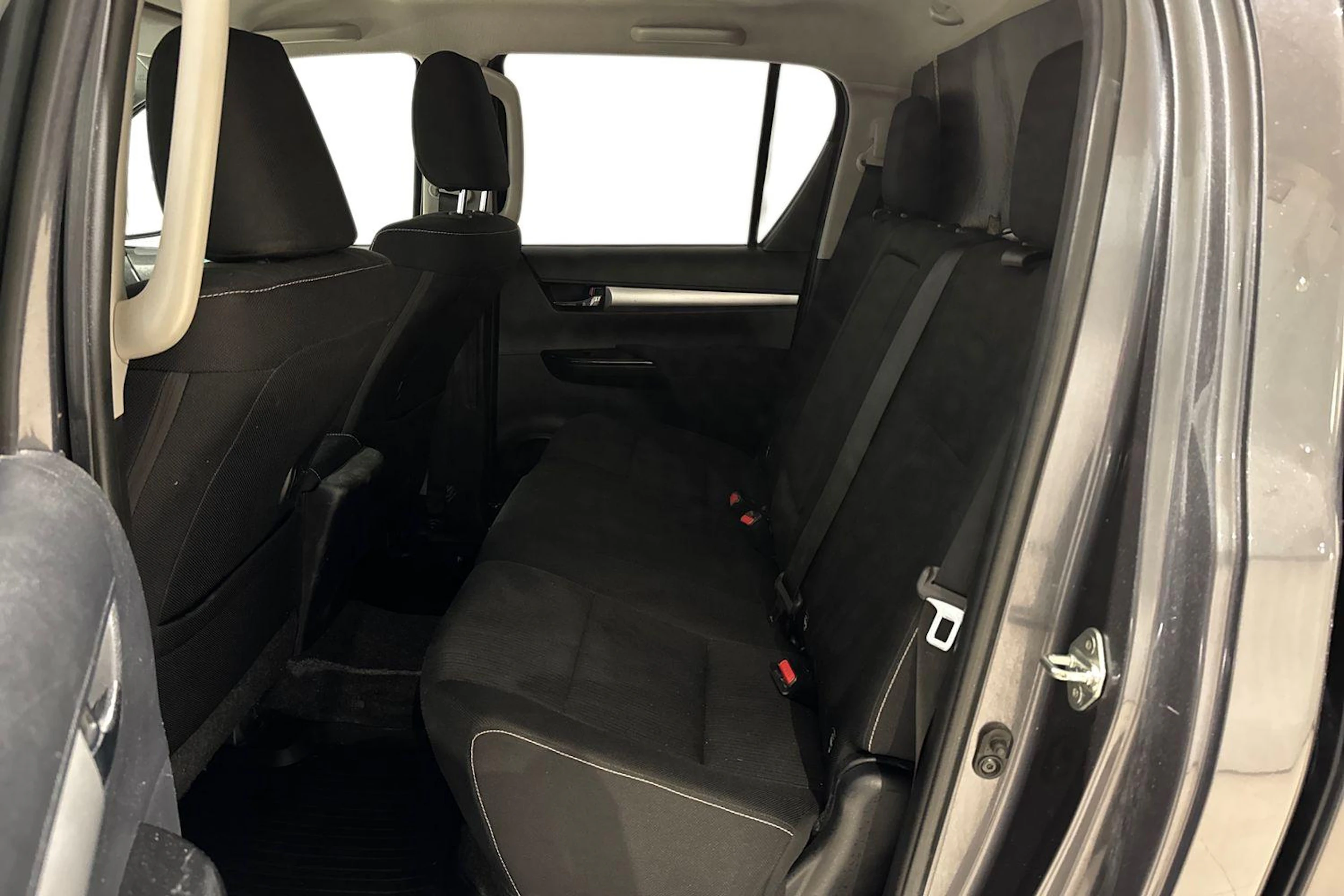 harmaa Toyota Hilux 2019 kuva 11.