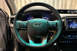harmaa Toyota Hilux 2019 kuva 18.