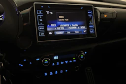 harmaa Toyota Hilux 2019 kuva 22.