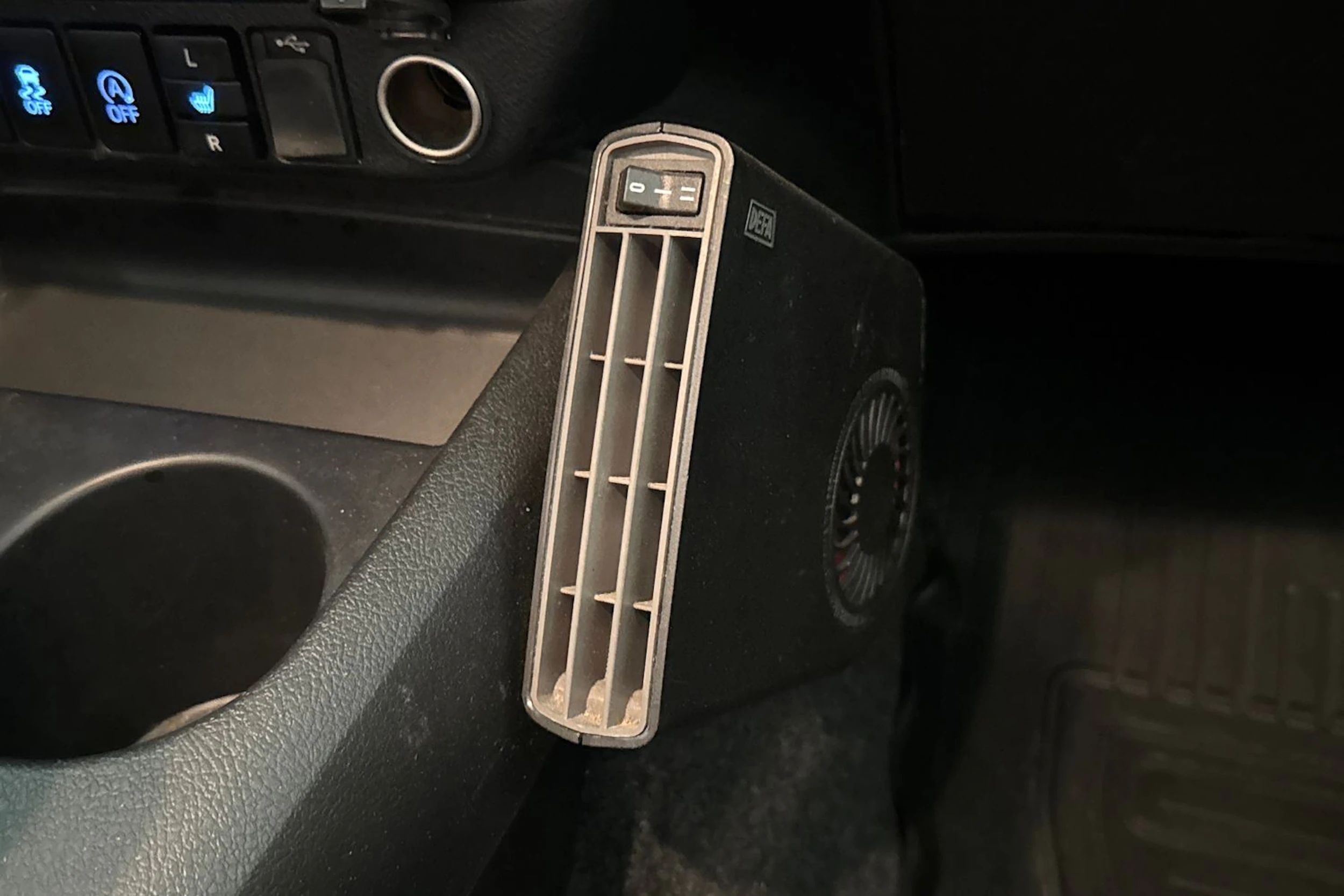 harmaa Toyota Hilux 2019 kuva 25.