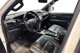 valkoinen Toyota Hilux 2019 kuva 3.