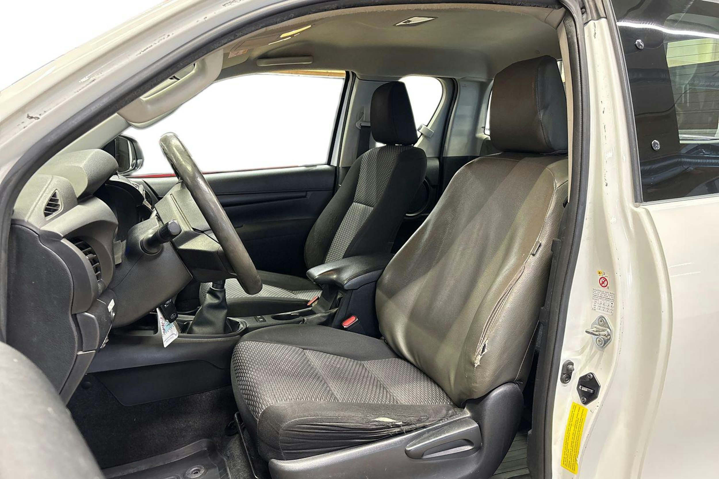 valkoinen Toyota Hilux 2019 kuva 8.