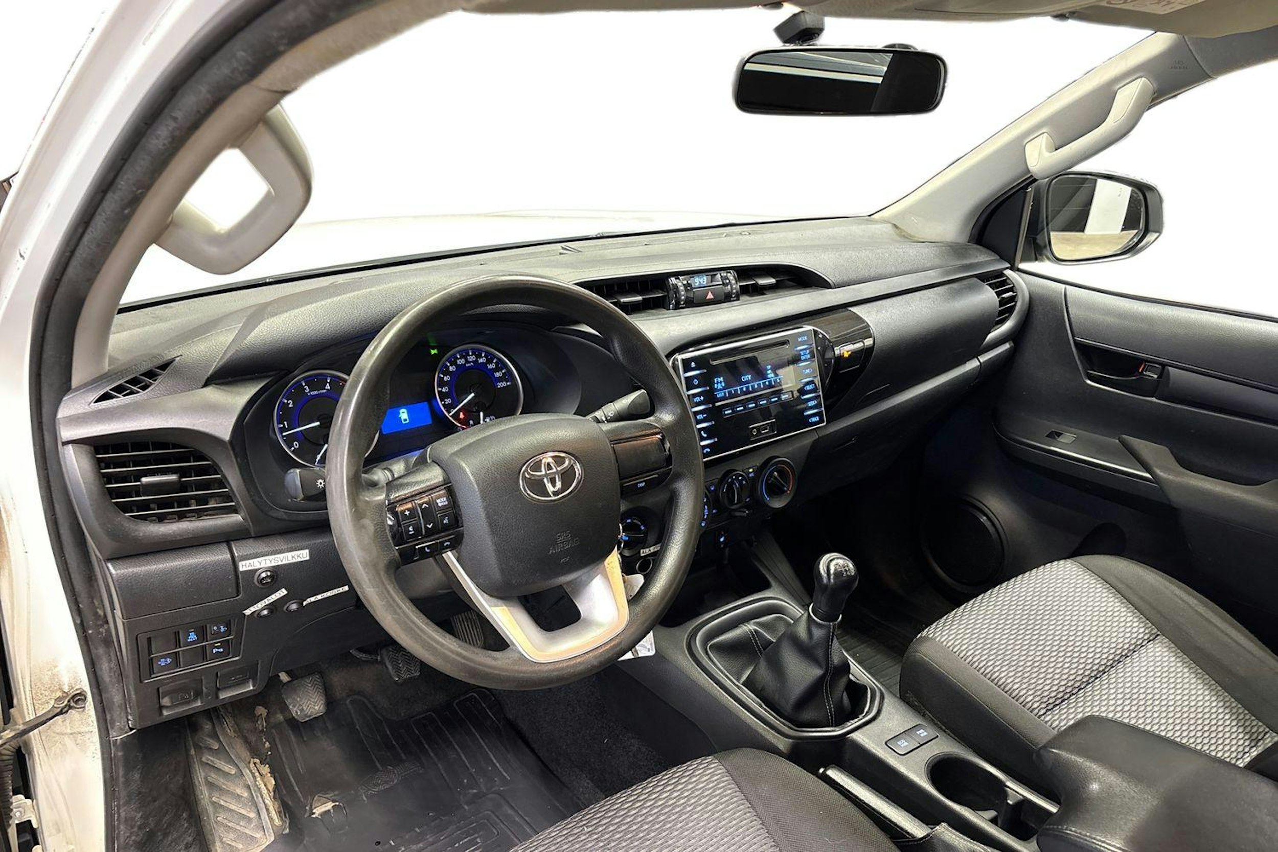 valkoinen Toyota Hilux 2019 kuva 9.