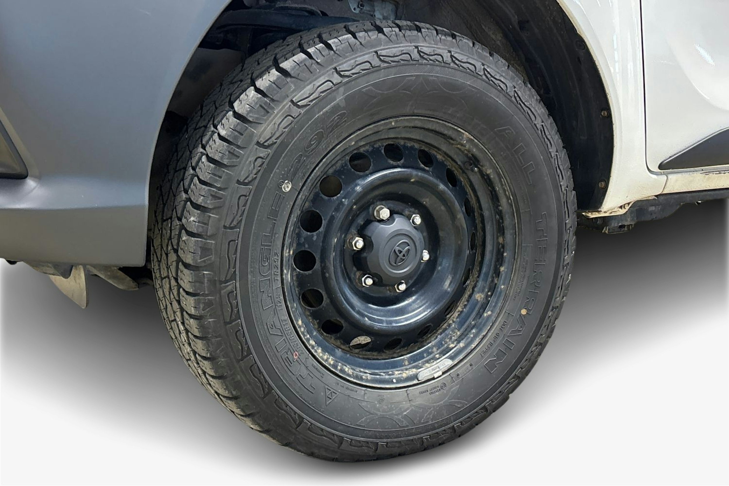 valkoinen Toyota Hilux 2019 kuva 12.