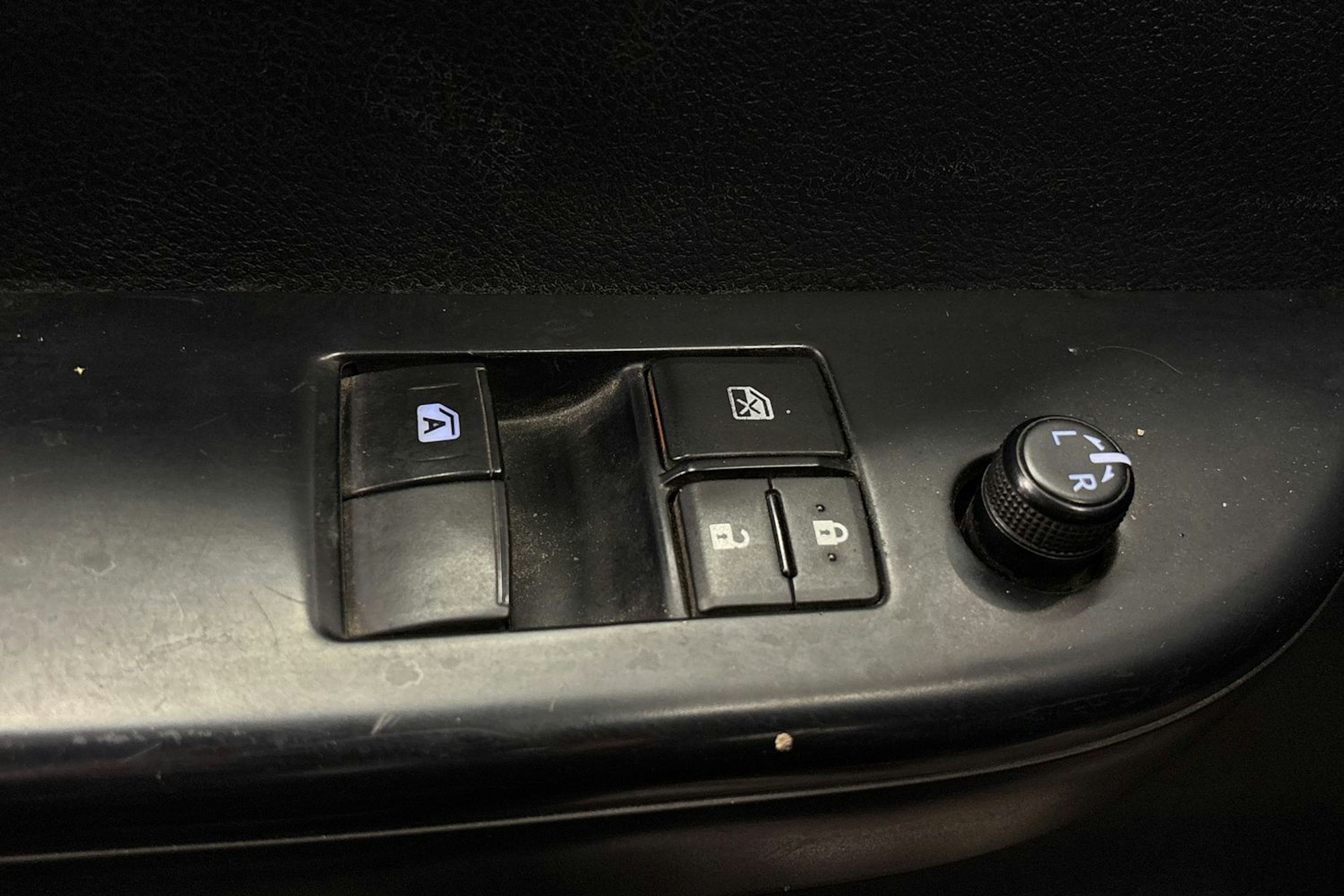 valkoinen Toyota Hilux 2019 kuva 13.