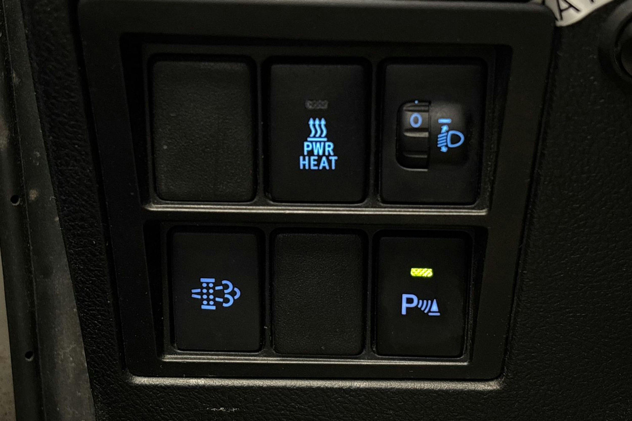 valkoinen Toyota Hilux 2019 kuva 15.