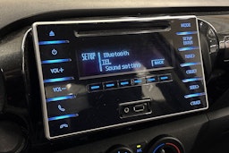 valkoinen Toyota Hilux 2019 kuva 18.