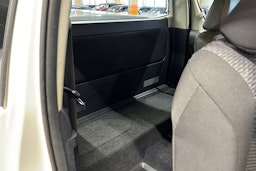 valkoinen Toyota Hilux 2019 kuva 21.