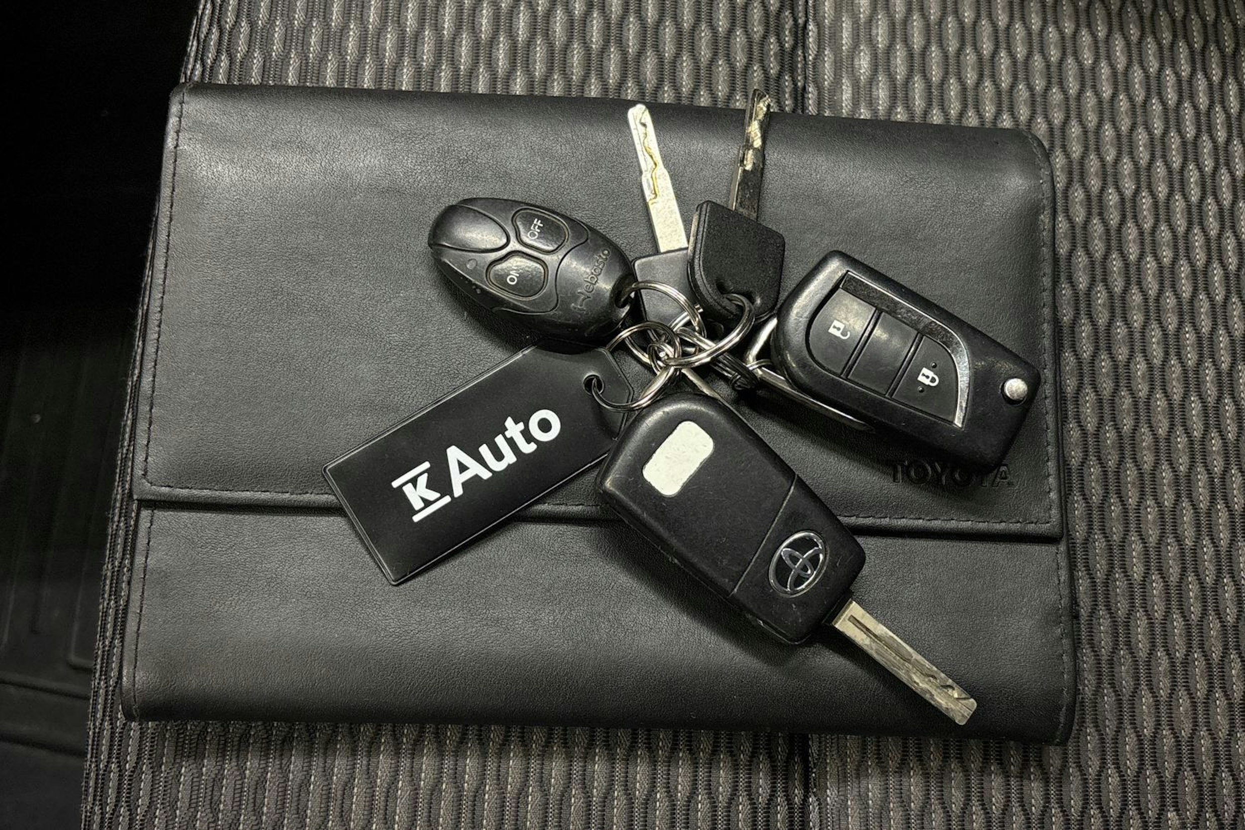 valkoinen Toyota Hilux 2019 kuva 24.