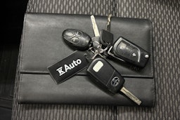 valkoinen Toyota Hilux 2019 kuva 24.