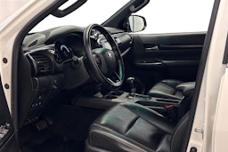 valkoinen Toyota Hilux 2019 kuva 6.