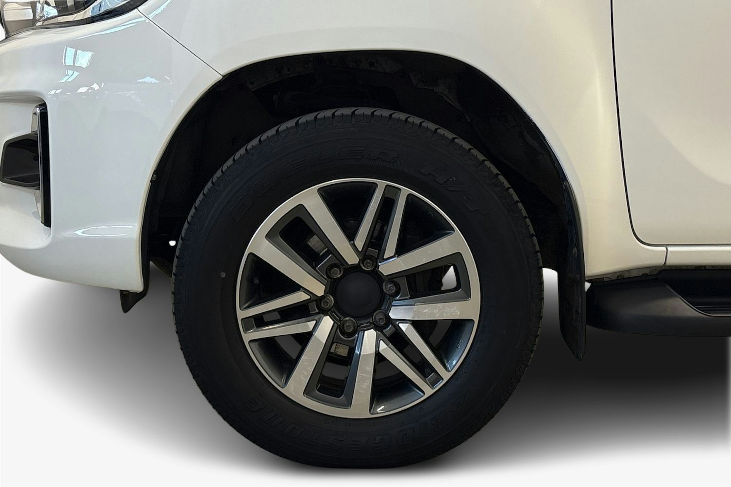 valkoinen Toyota Hilux 2019 kuva 9.