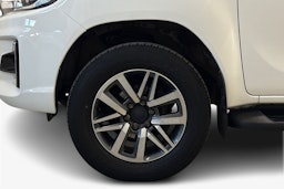 valkoinen Toyota Hilux 2019 kuva 9.