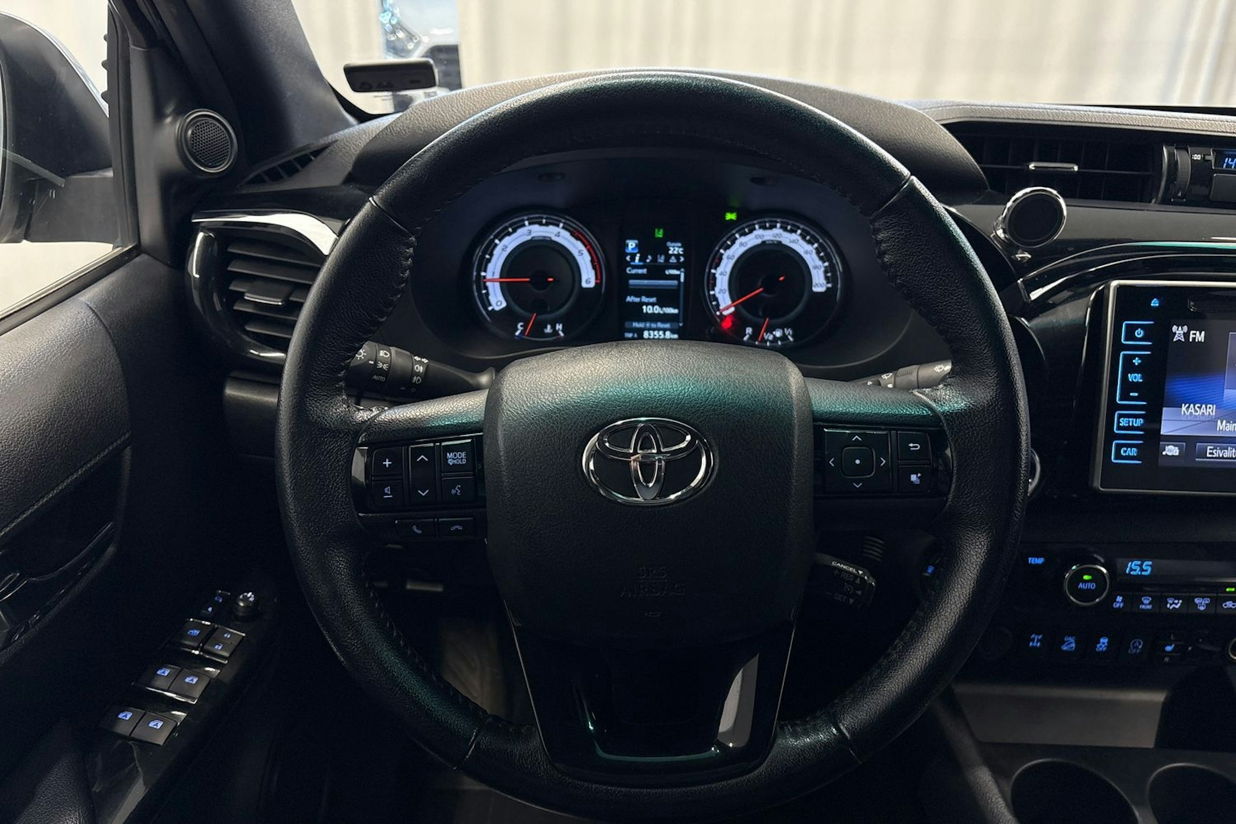 valkoinen Toyota Hilux 2019 kuva 10.