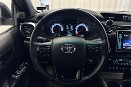 valkoinen Toyota Hilux 2019 kuva 10.