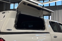 valkoinen Toyota Hilux 2019 kuva 14.