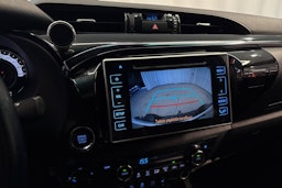 valkoinen Toyota Hilux 2019 kuva 18.
