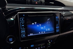 valkoinen Toyota Hilux 2019 kuva 20.