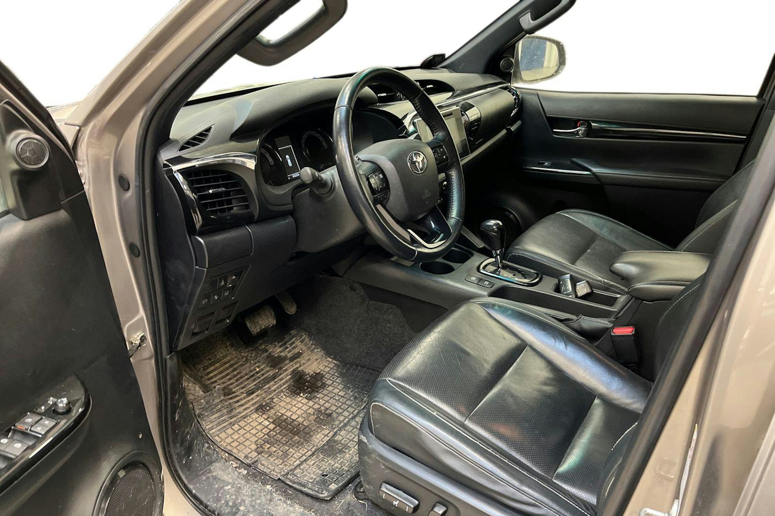 ruskea (beige) Toyota Hilux 2019 kuva 3.