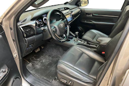 ruskea (beige) Toyota Hilux 2019 kuva 6.