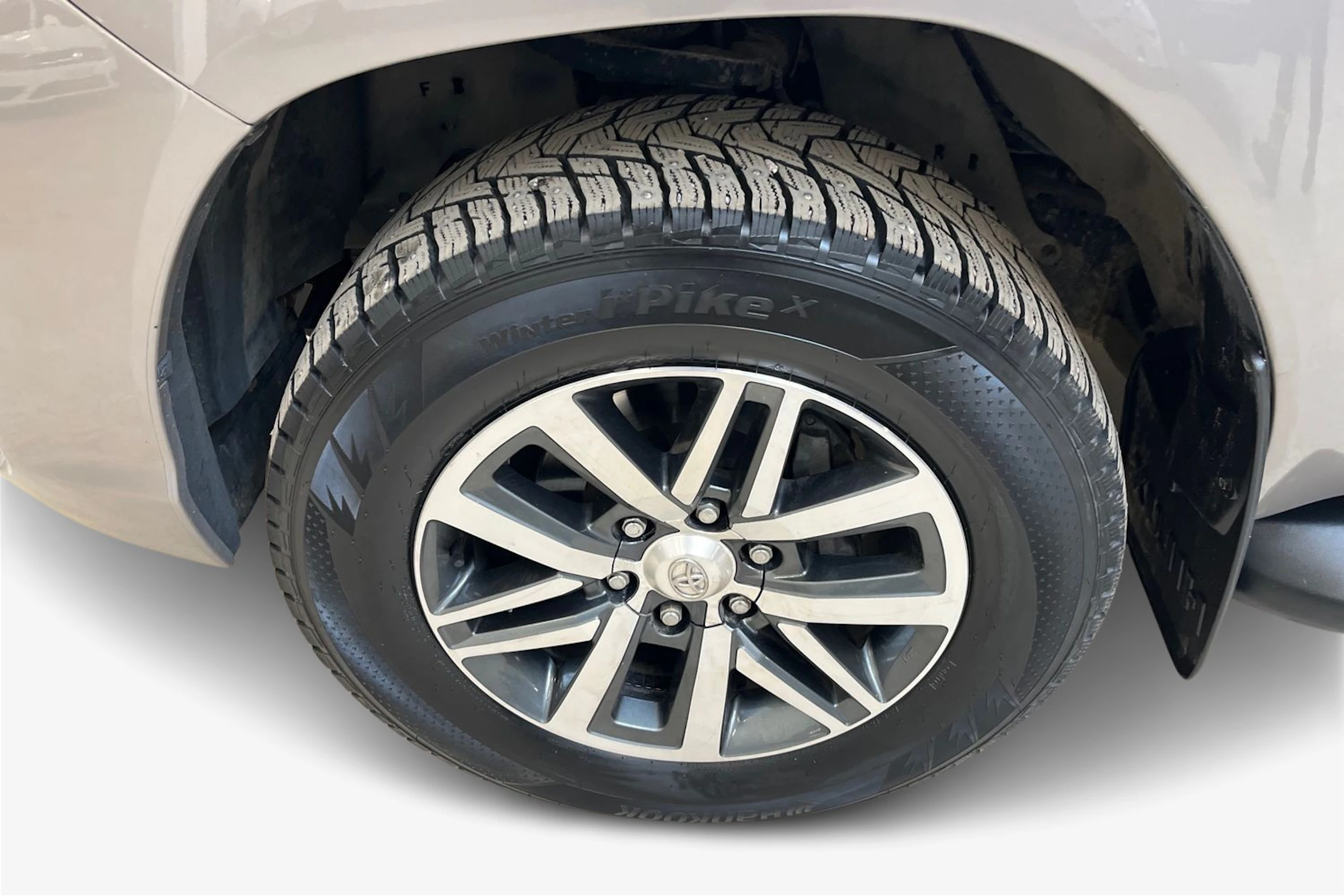 ruskea (beige) Toyota Hilux 2019 kuva 8.