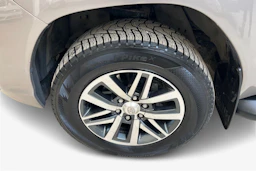 ruskea (beige) Toyota Hilux 2019 kuva 8.