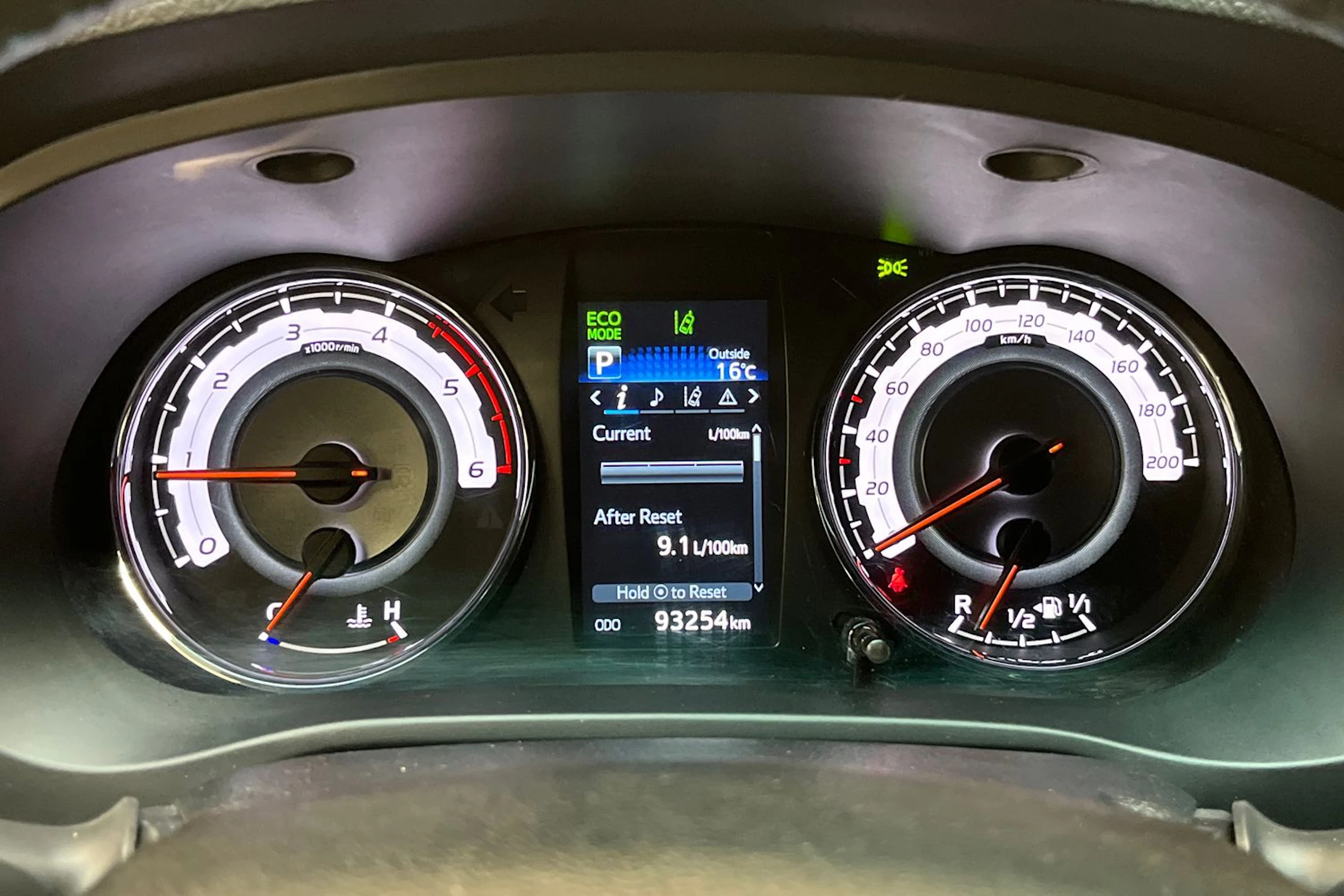 ruskea (beige) Toyota Hilux 2019 kuva 10.