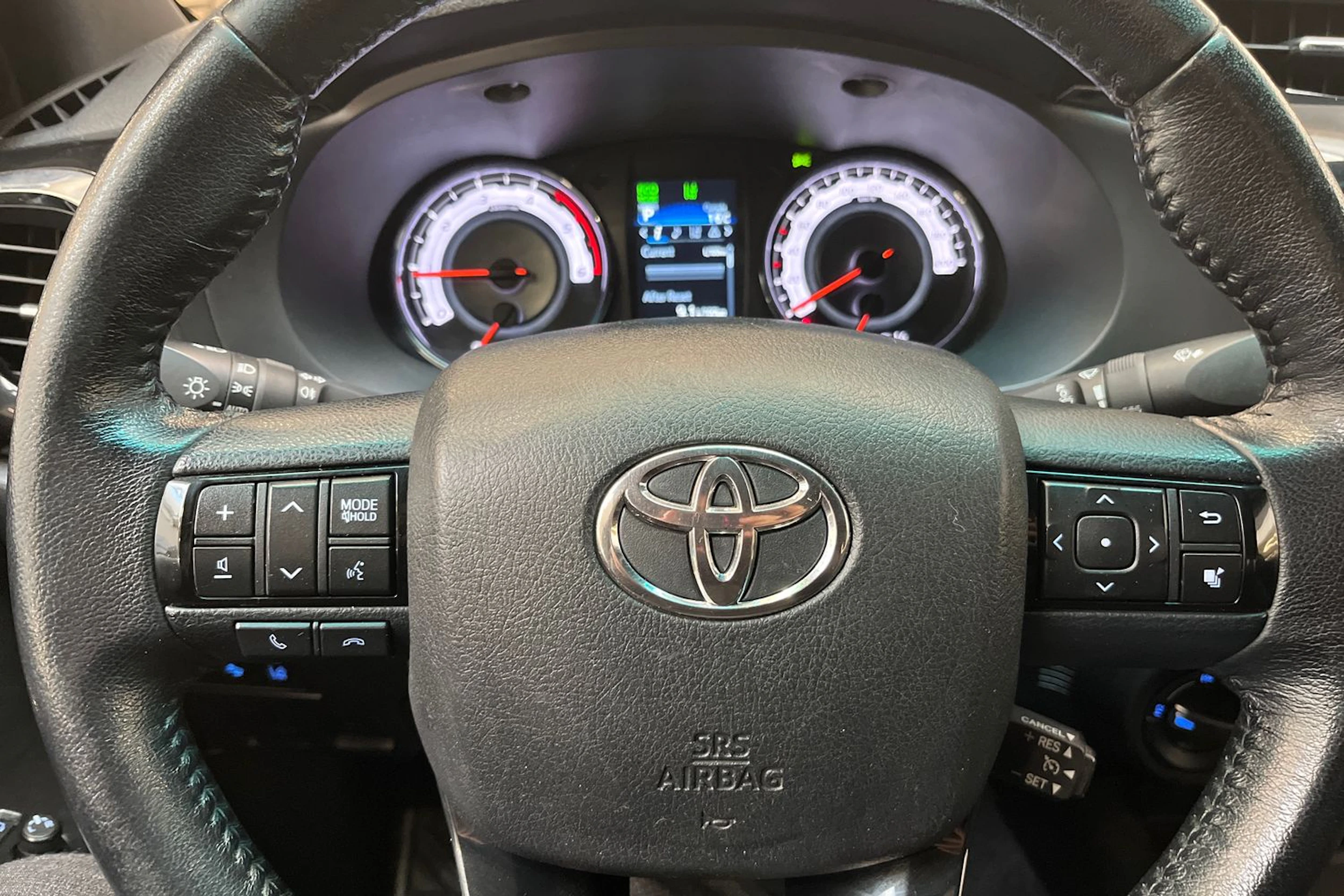 ruskea (beige) Toyota Hilux 2019 kuva 11.