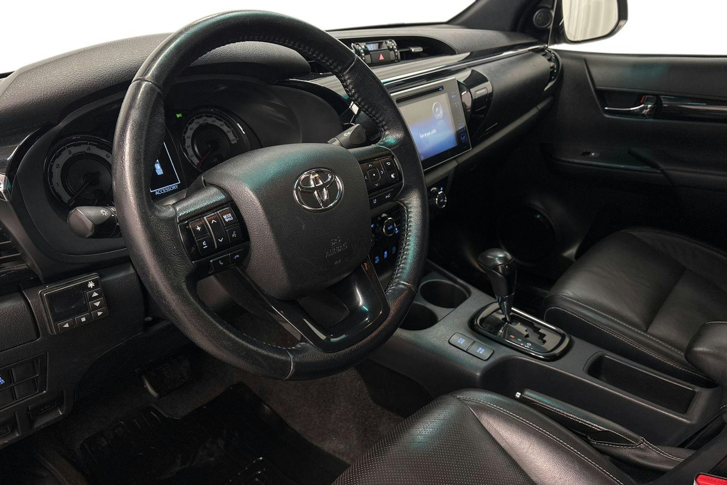 valkoinen Toyota Hilux 2019 kuva 6.