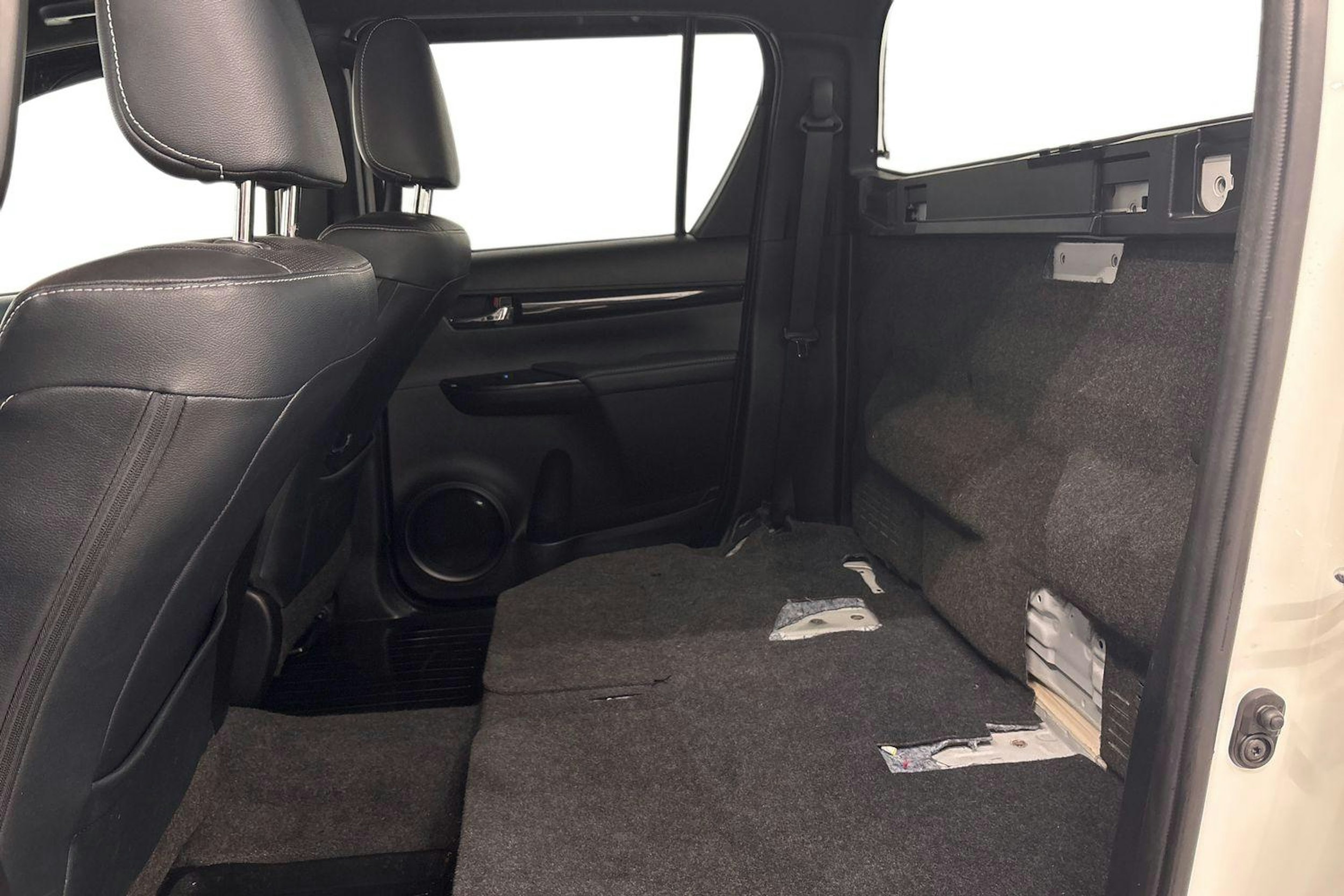 valkoinen Toyota Hilux 2019 kuva 8.