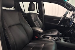 valkoinen Toyota Hilux 2019 kuva 11.