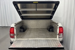 valkoinen Toyota Hilux 2019 kuva 12.