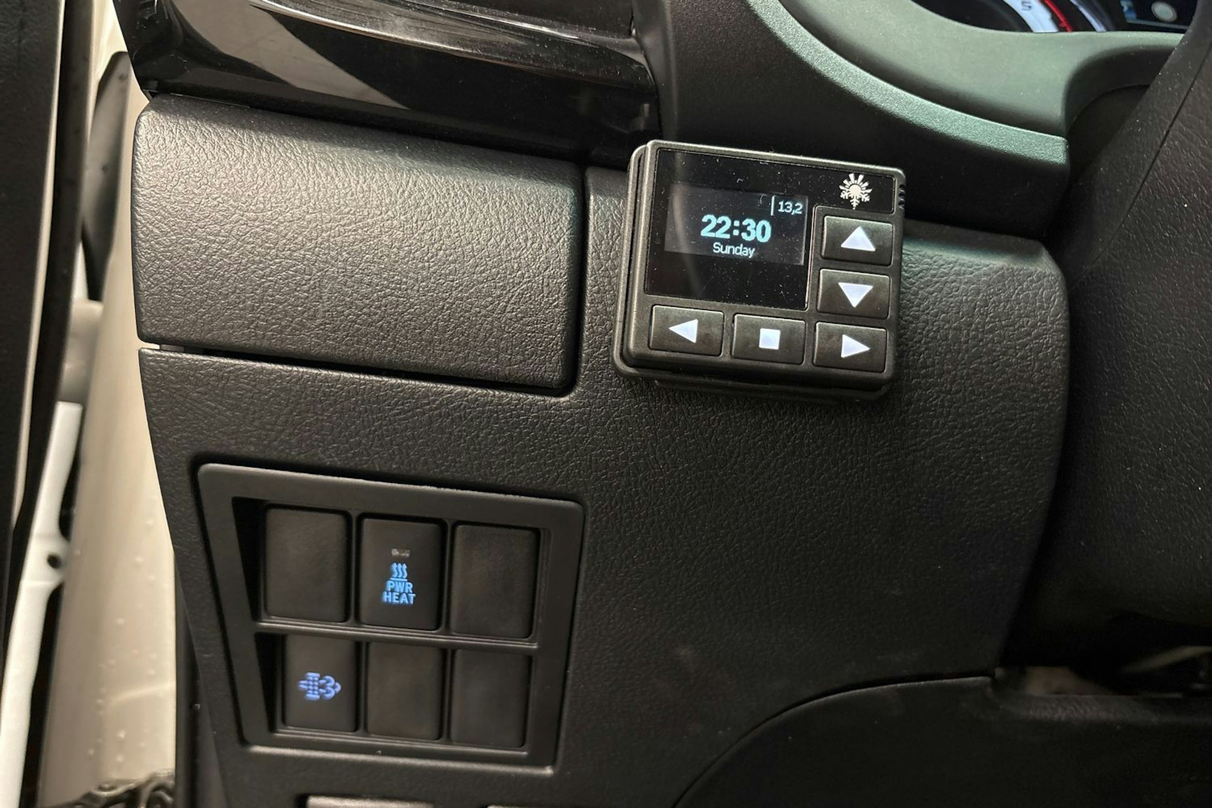 valkoinen Toyota Hilux 2019 kuva 15.