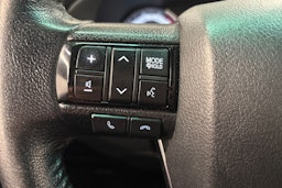 valkoinen Toyota Hilux 2019 kuva 16.